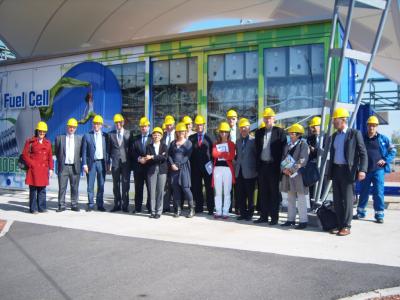Vlaamse gouverneurs en Nederlandse commissarissen van de koning bezoeken de 1 MW brandstofcelplant bij Solvay