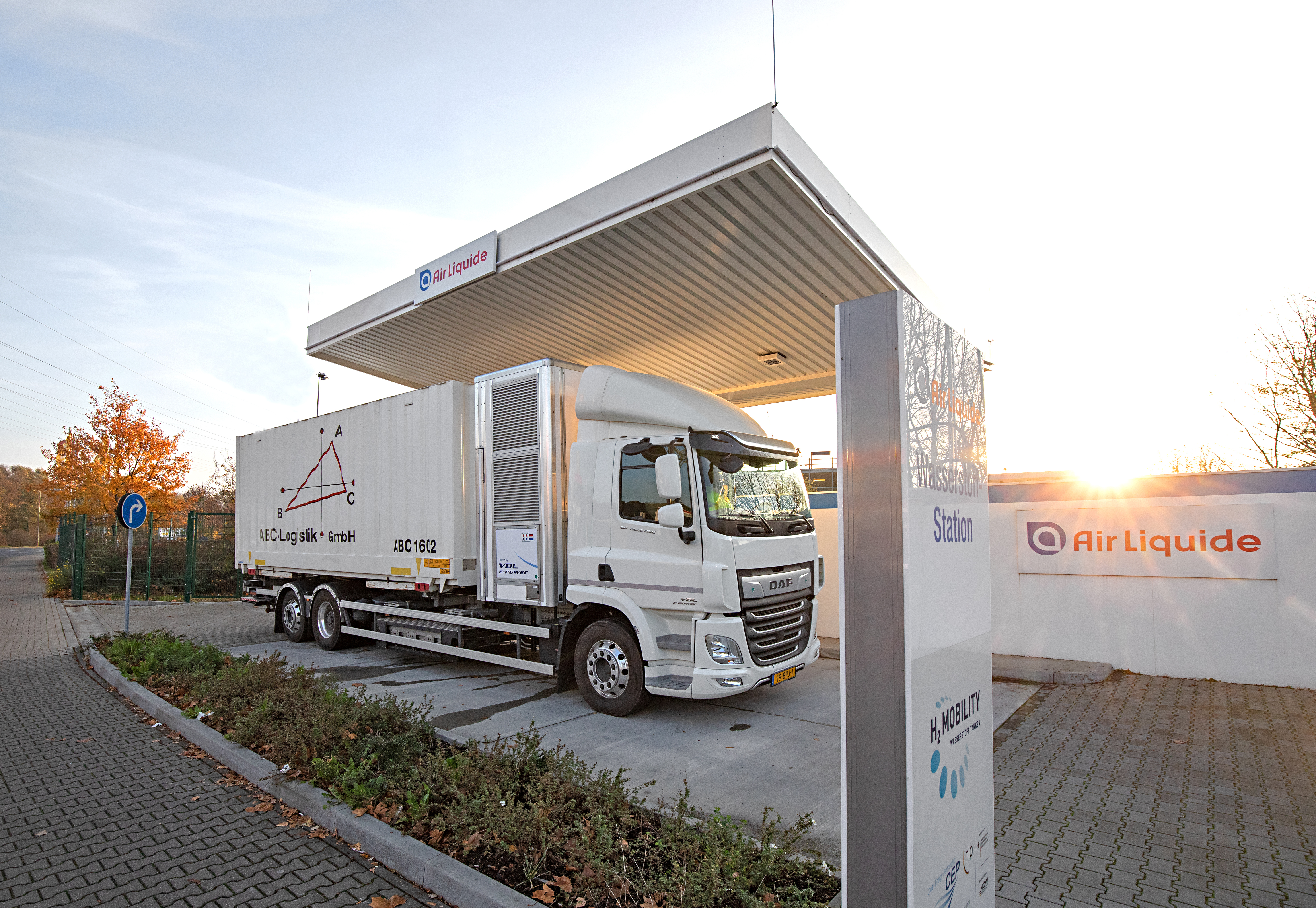 H2-Share-hydrogen-truck-demonstration-Dusseldorf-ABC-Logistik_1.jpg