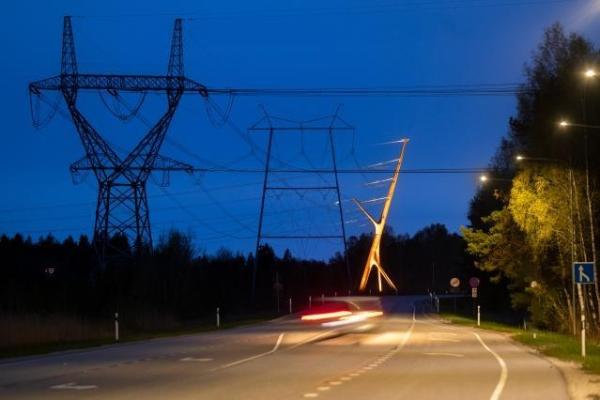 EU backs hydrogen infrastructure in cross-border energy push