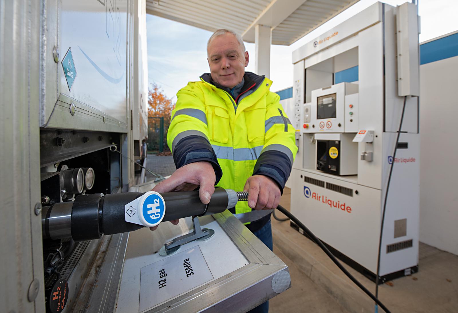 H2-Share-hydrogen-truck-demonstration-Dusseldorf-ABC-Logistik_4.jpg