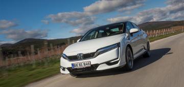 Two Honda Clarity FCEVs handed over to WaterstofNet