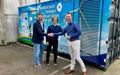 Hogeschool VIVES neemt mobiel waterstoftankstation WaterstofNet over