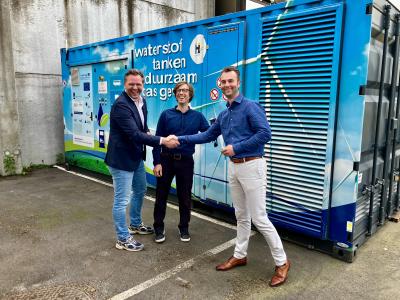 Hogeschool VIVES neemt mobiel waterstoftankstation WaterstofNet over