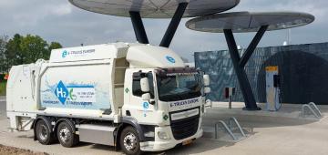 RAD rijdt proef met huisvuilwagen op waterstof van H2RenT