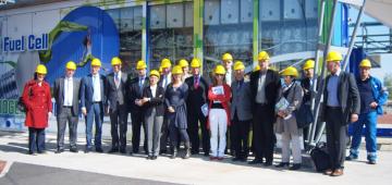 Vlaamse gouverneurs en Nederlandse commissarissen van de koning bezoeken de 1 MW brandstofcelplant bij Solvay