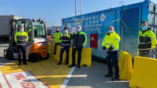 Mobiel tankstation faciliteert demonstratie van 2 heftrucks bij VOLVO in Gent