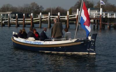 Vaarseizoen gestart: sloep op waterstof weer te huur op het Veerse Meer