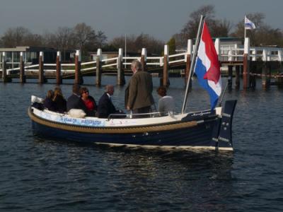 Vaarseizoen gestart: sloep op waterstof weer te huur op het Veerse Meer