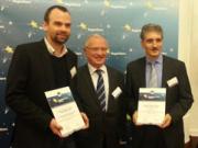 WaterstofNet neemt, uit handen van Luc Van de Brande, het certificaat voor Regiostars finalist in ontvangst